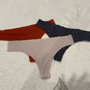 Lululemon invsiwear midrise thong. Set of 3. Size medium